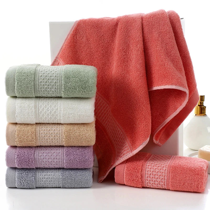 Nova toalha doméstica espessada 100% algodão puro, toalha de banho macia e absorvente para adultos, toalha grande para adultos em jacquard de cor lisa